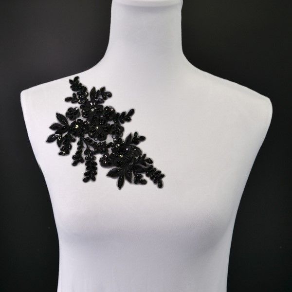 Aplicație pentru rochie buchet negru - partea stângă