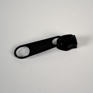 Cursor metalic TKY la fermoar cu trăgător #3 mm negru